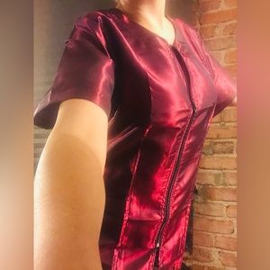 Burgundy short sleeves stylist jacket with zipper and pockets